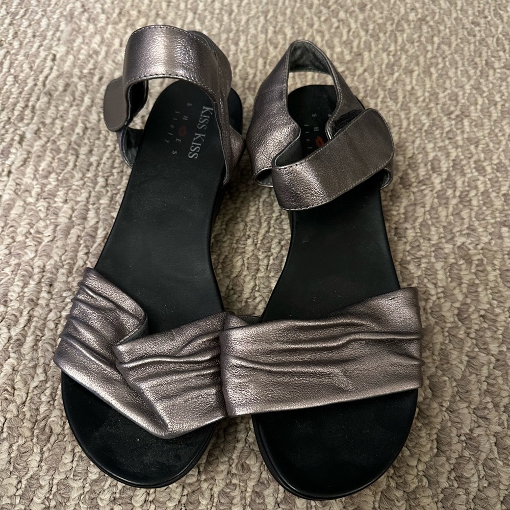 Kissy Kissy Metallic Sandals